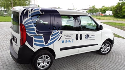 reklama ant automobilio reklama ant automobilio